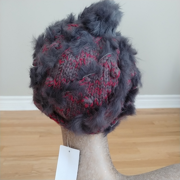 Knit beret with fur pom - Picture 2 of 5